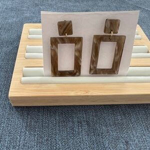 Light tortoise earrings